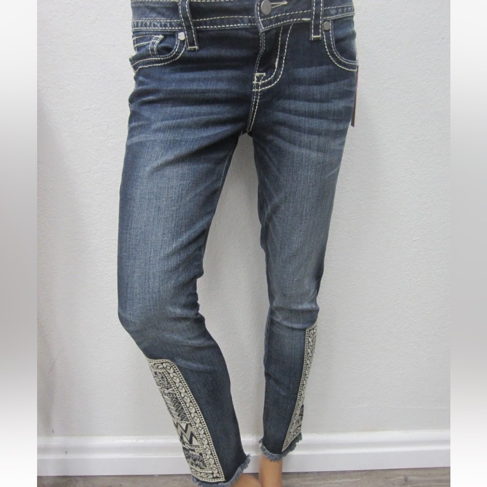 📌Sold on live📌Miss Me Born To Be Boho Ankle Jeans Womens 27 Aztec Frayed Hem - Picture 1 of 16